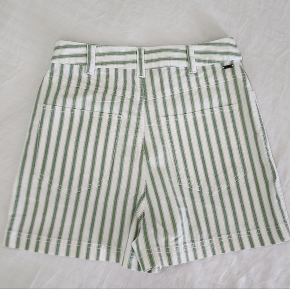 O'Neil Sommers Short White/ Green Striped Lightweight Summer Shorts size 28 - Picture 2 of 4